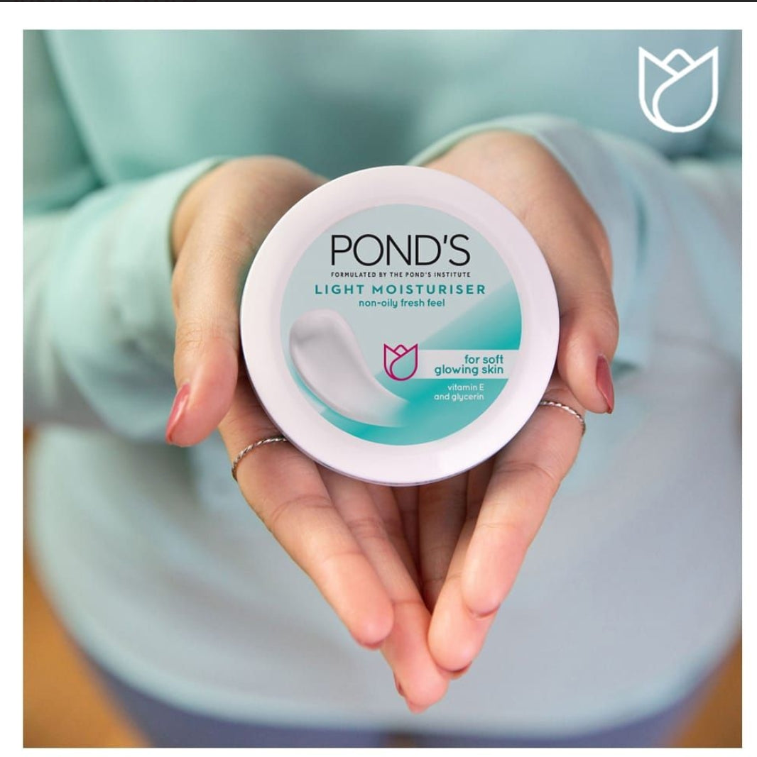 Pond's Light Moisturiser Soft Glowing Skin Cream, 75g